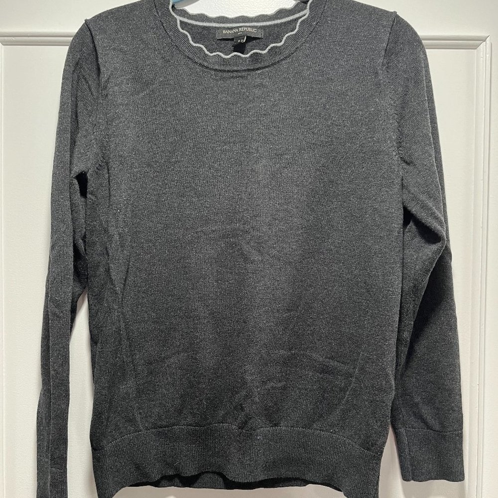 Banana Republic Women's Sweater Size Small